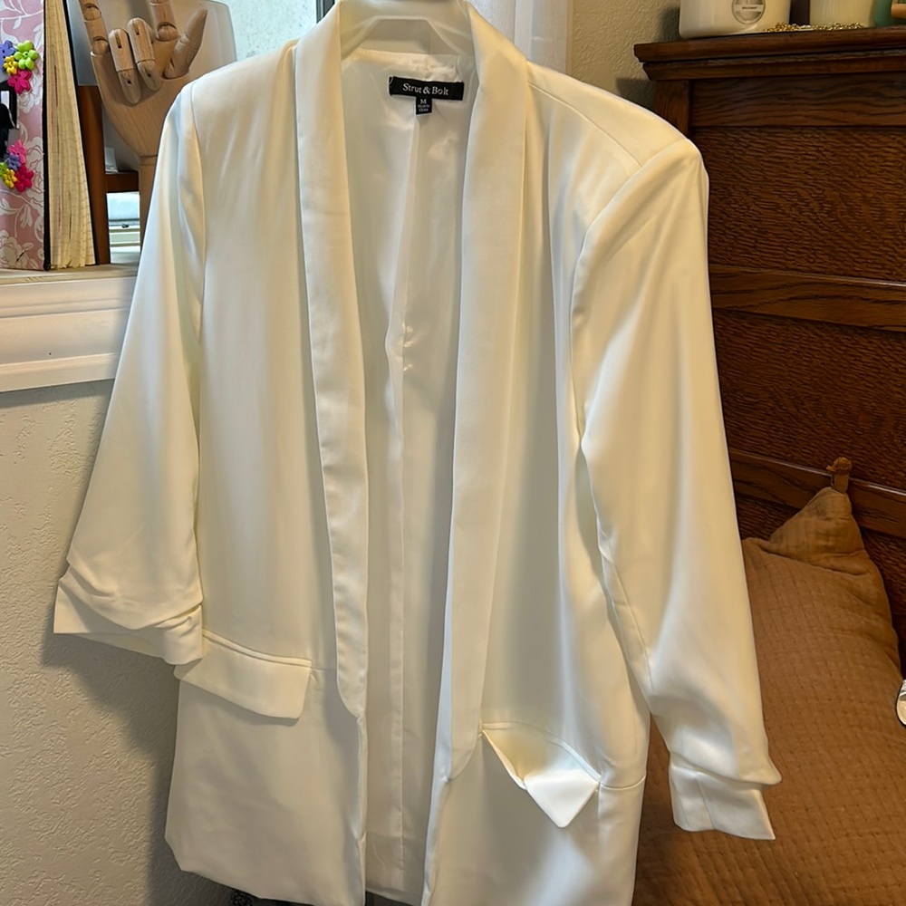 Strut and Bold Satin 3/4 sleeve blazer